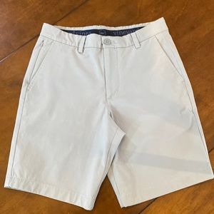 Vineyard Vines Grey Performance Fabric Shorts, 28 Waist. Extra Buttons Attached.
